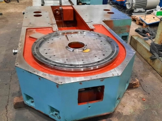 čištění dílů svislého soustruhu suchou párou